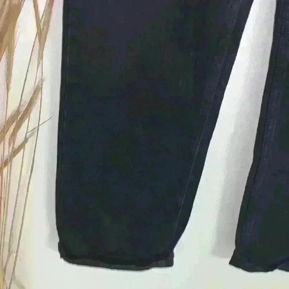 Old Navy Extra High-Waisted Sky-Hi Straight Black Jeans for Women - Picture 4 of 13